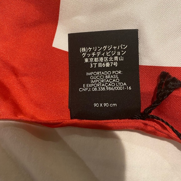 New with tags Gucci scarf 90 x 90-what are we going to do with all this future? - Picture 3 of 4